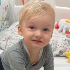 V nemocnici nám nejvíc chyběl tatínek - dvouletý Filípek se potýká s leukémií